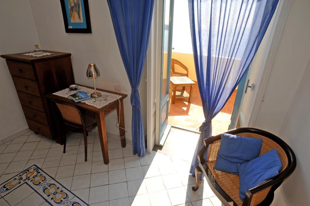 Hotel La Casa Sul Mare Procida Exterior foto